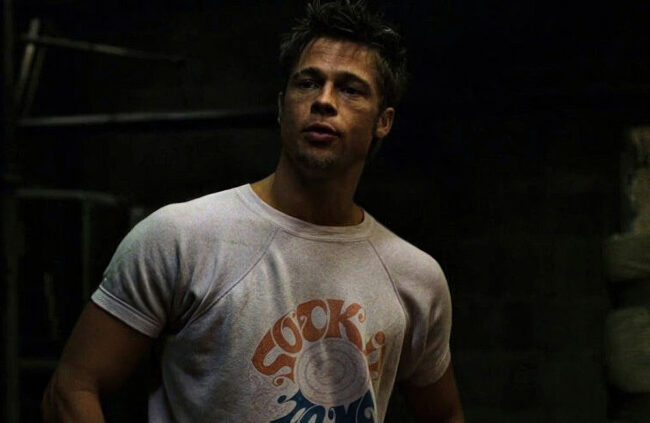 brad pitt nel film fight club indossa una maglietta personalizzata