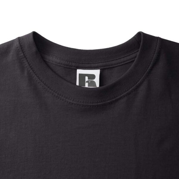 particolare del collo di una maglietta personalizzata Russell 180 colorata